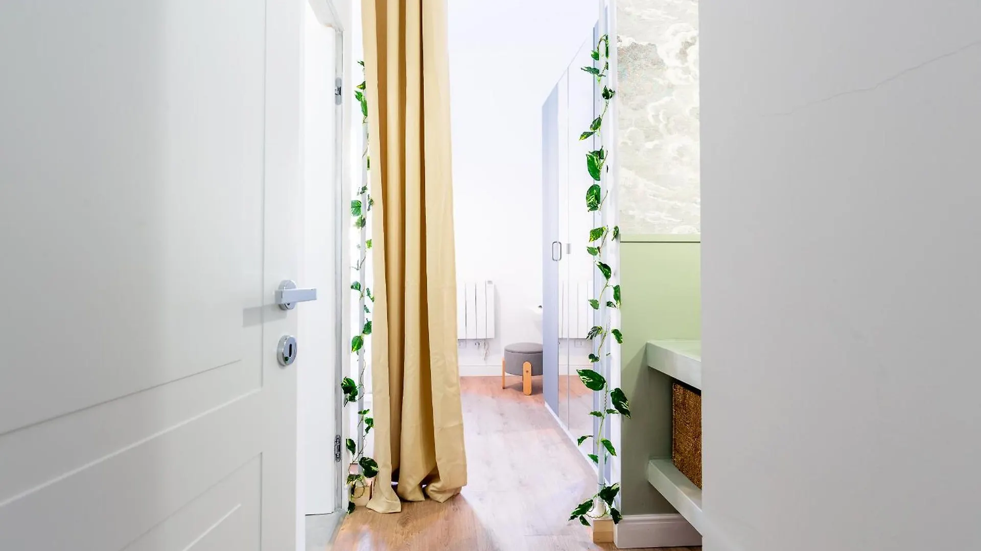 Casa Maciachini-Green Suite-M3 10 Minutes To Duomo Milan 0*,  Italy
