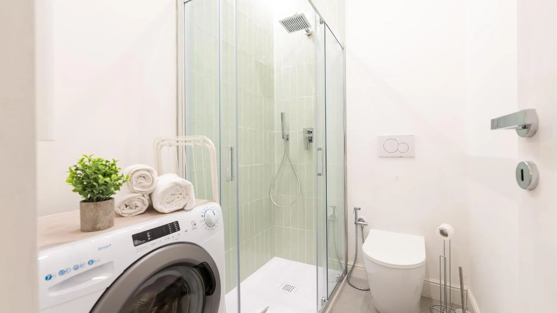 Casa Maciachini-Green Suite-M3 10 Minutes To Duomo Milan 0*,  Italy